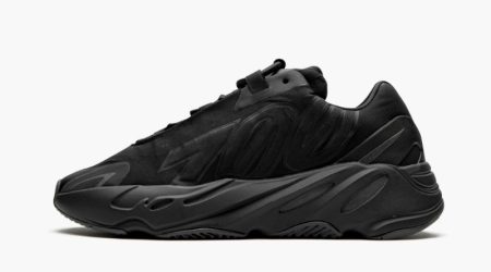 Yeezys Boost 700 MNVN "Triple Black"