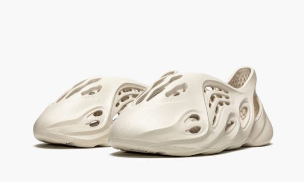 adidas-yeezy-yeezy-foam-rnnr-ararat_15625937_33431908_800 adidas-yeezy-yeezy-foam-rnnr-ararat_15625937_33431908_800