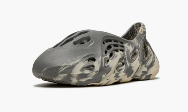 adidas-yeezy-yeezy-foam-rnnr-mxt-moon-gray_16658090_32534338_800 adidas-yeezy-yeezy-foam-rnnr-mxt-moon-gray_16658090_32534338_800