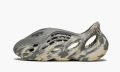 adidas-yeezy-yeezy-foam-rnnr-mxt-moon-gray_16658090_32536102_800
