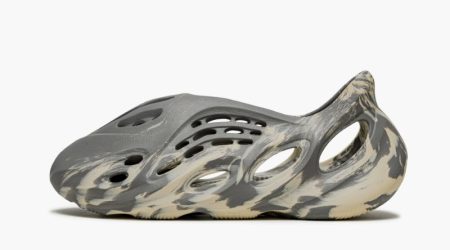 Yeezys Foam RNNR MXT "Moon Gray"