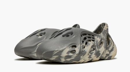 adidas-yeezy-yeezy-foam-rnnr-mxt-moon-gray_16658090_32536103_800