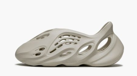 Yeezys Foam RNNR "Sand"