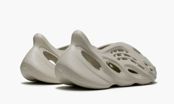 adidas-yeezy-yeezy-foam-rnnr-sand_16658089_32536107_800 adidas-yeezy-yeezy-foam-rnnr-sand_16658089_32536107_800