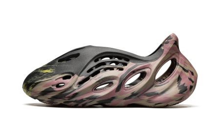 Yeezys FOAM RUNNER "MX Carbon"