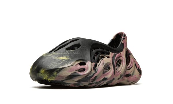 adidas-yeezy-foam-runner-mx-carbon_18977915_43159255_2048 adidas-yeezy-foam-runner-mx-carbon_18977915_43159255_2048